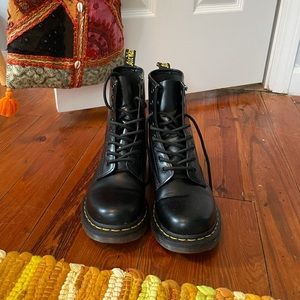 black doc martens smooth leather 1460